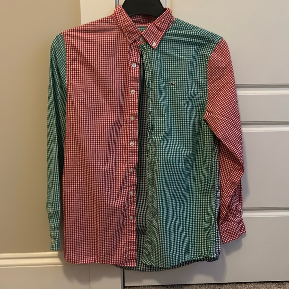 Get a jump on Christmas with this vineyard vines shirt.